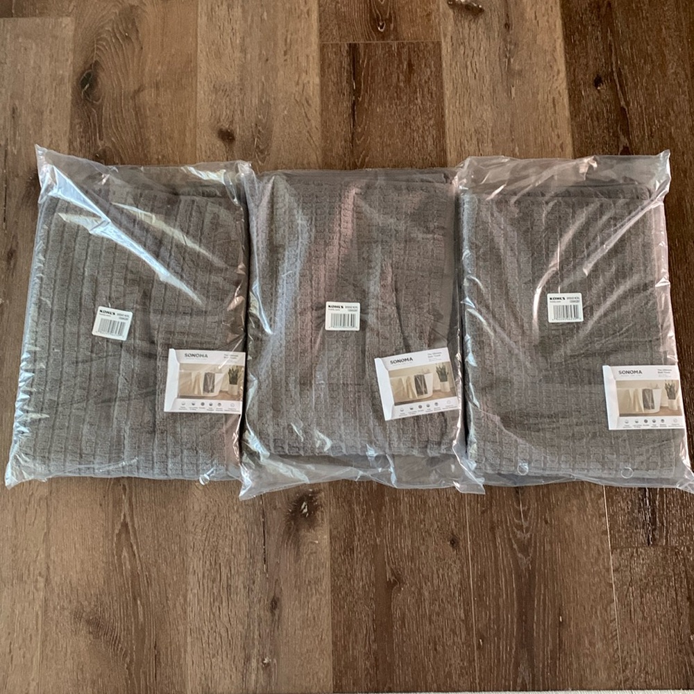 Sonoma Ultimate Bath Towel. Gray. Set of 3. 30” x 54”. Waffle Texture. New.
